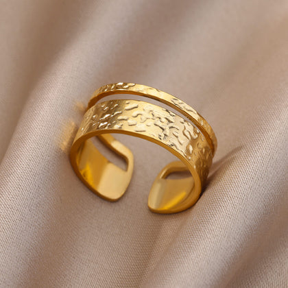 Aureate Embrace Cigar Ring